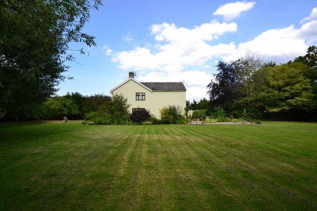  Image of 5 bedroom Detached house for sale in Brownhill Lane Longton Preston PR4 at Brownhill Lane Array New Longton, PR4 4SJ