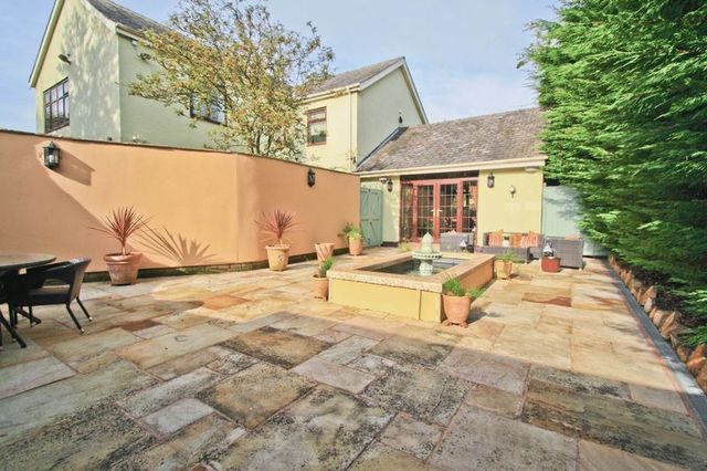  Image of 5 bedroom Detached house for sale in Brownhill Lane Longton Preston PR4 at Brownhill Lane Array New Longton, PR4 4SJ