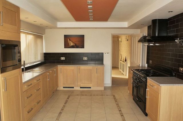  Image of 4 bedroom Bungalow to rent in Bryan Road Elland HX5 at Bryan Road  Elland, HX5 0QZ