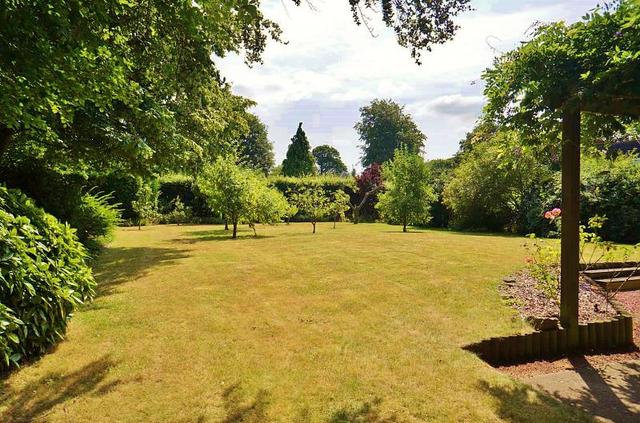  Image of 4 bedroom Detached house for sale in Burcot Park Burcot Abingdon OX14 at Burcot  Abingdon, OX14 3DH
