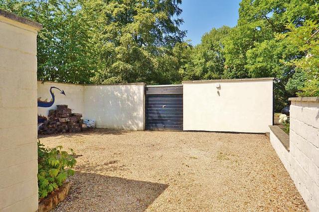  Image of 4 bedroom Detached house for sale in Burcot Park Burcot Abingdon OX14 at Burcot  Abingdon, OX14 3DH