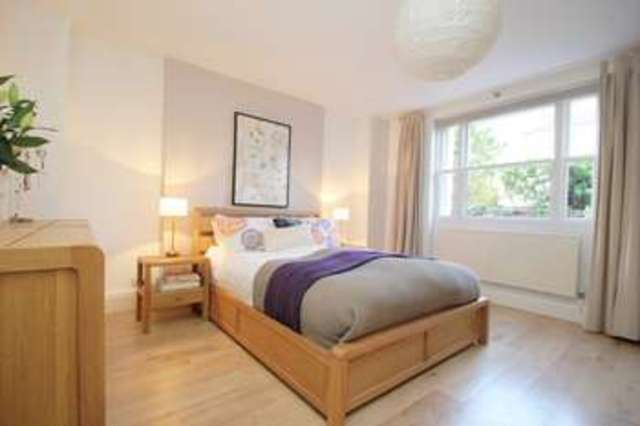  Image of 1 bedroom Flat for sale in Cadogan Road Surbiton KT6 at Surbiton Surrey, KT6 4DL