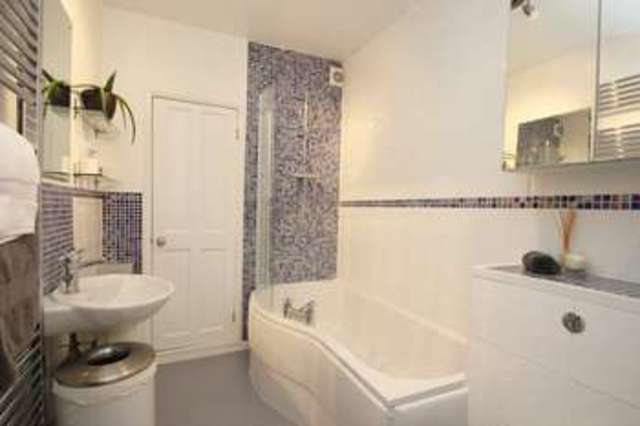  Image of 1 bedroom Flat for sale in Cadogan Road Surbiton KT6 at Surbiton Surrey, KT6 4DL