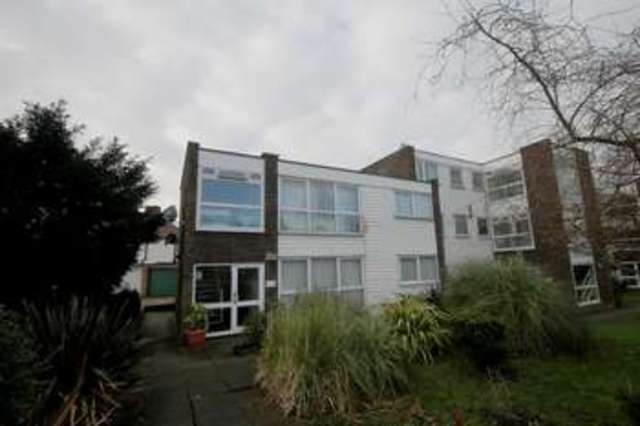  Image of 2 bedroom Flat for sale in Bromley Road London SE6 at Bromley Road Catford Bellingham, SE6 2RX