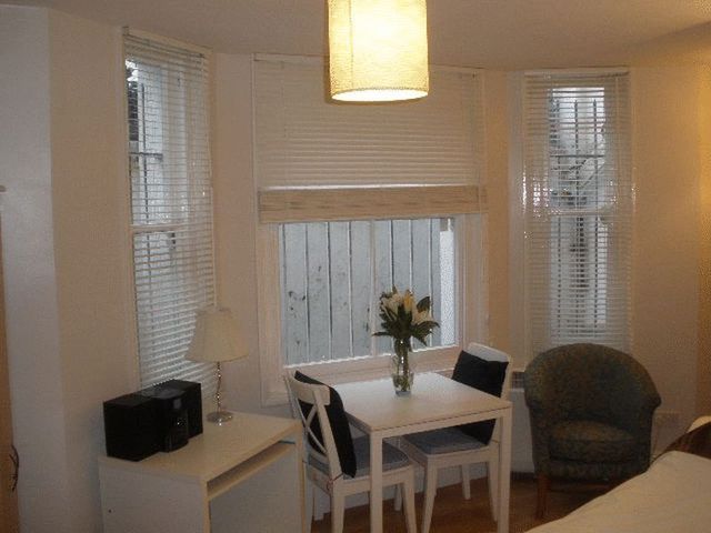  Image of Flat to rent in Castletown Road London W14 at Castletown Road  London, W14 9HE