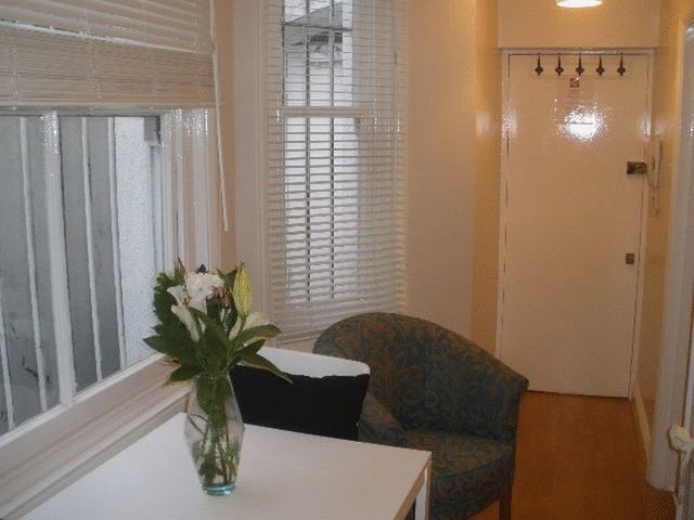  Image of Flat to rent in Castletown Road London W14 at Castletown Road  London, W14 9HE