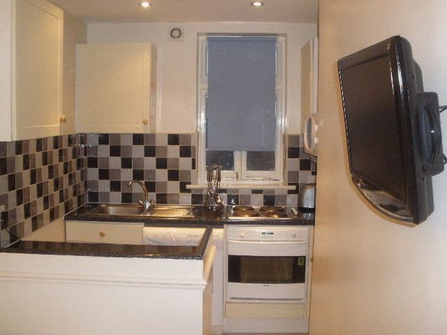  Image of Flat to rent in Castletown Road London W14 at Castletown Road  London, W14 9HE