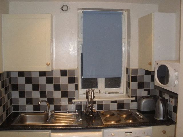  Image of Flat to rent in Castletown Road London W14 at Castletown Road  London, W14 9HE