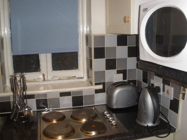  Image of Flat to rent in Castletown Road London W14 at Castletown Road  London, W14 9HE