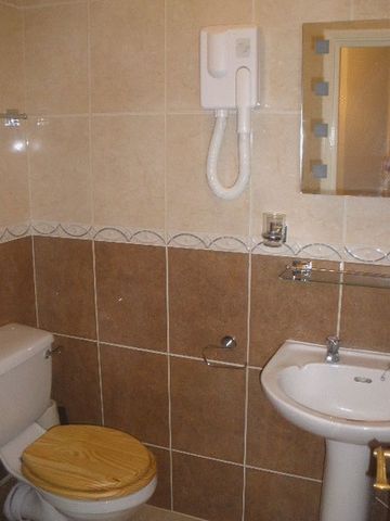  Image of Flat to rent in Castletown Road London W14 at Castletown Road  London, W14 9HE