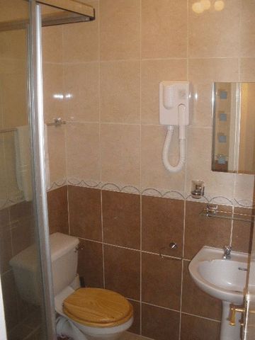  Image of Flat to rent in Castletown Road London W14 at Castletown Road  London, W14 9HE