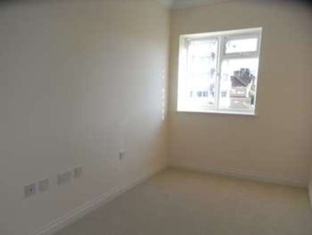  Image of 2 bedroom Property for sale in Cat Hill East Barnet Barnet EN4 at Cat Hill East Barnet Barnet, EN4 8HF