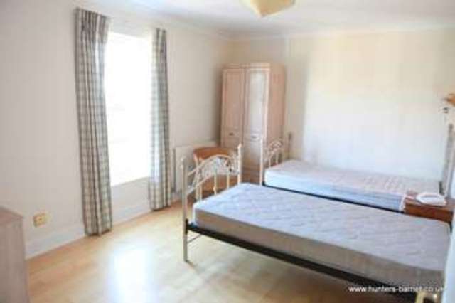  Image of 3 bedroom Penthouse for sale in Cattley Close Barnet EN5 at Cattley Close  Barnet, EN5 4SN