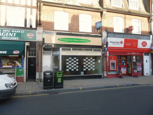  Image of Property to rent in Central Road Worcester Park KT4 at Central Road  Worcester Park, KT4 8HQ