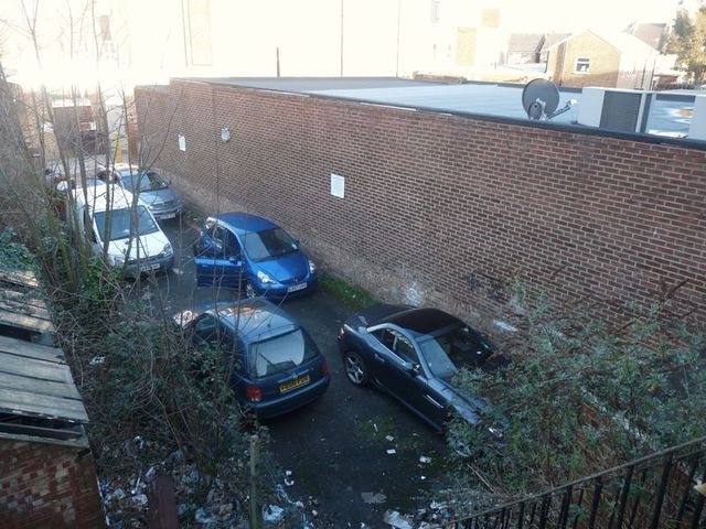  Image of Property to rent in Central Road Worcester Park KT4 at Central Road  Worcester Park, KT4 8HQ