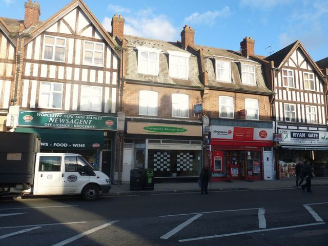  Image of Property to rent in Central Road Worcester Park KT4 at Central Road  Worcester Park, KT4 8HQ
