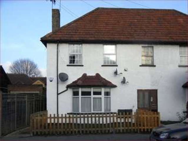  Image of 2 bedroom Flat for sale in Chesterfield Road Barnet EN5 at Chesterfield Road  Barnet, EN5 2RG