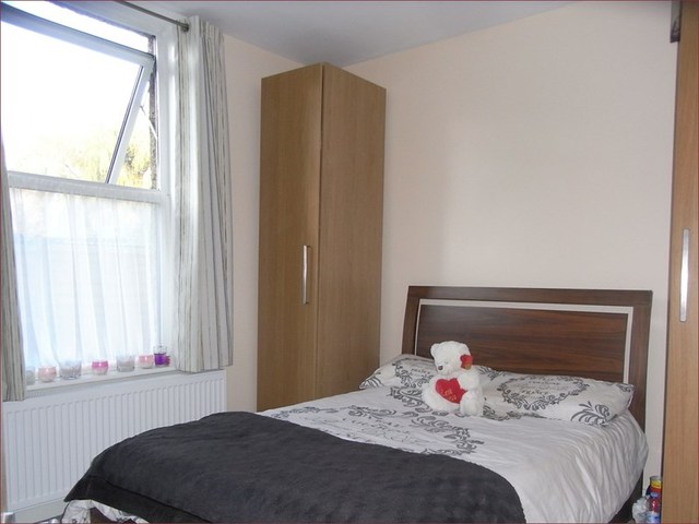  Image of 2 bedroom Flat for sale in Chesterfield Road Barnet EN5 at Chesterfield Road  Barnet, EN5 2RG