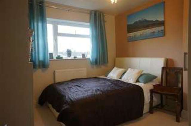  Image of 2 bedroom Flat for sale in Cheyney Walk Abingdon OX14 at Abingdon, OX14 1HN