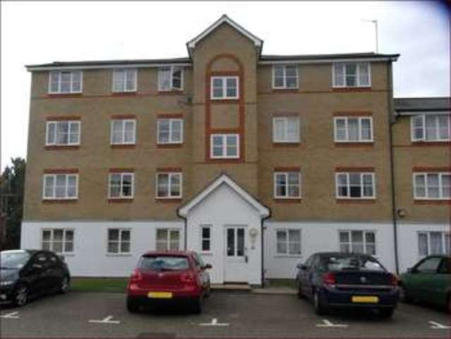  Image of 2 bedroom Flat for sale in Clarence Close New Barnet Barnet EN4 at Clarence Close  New Barnet, EN4 8AD
