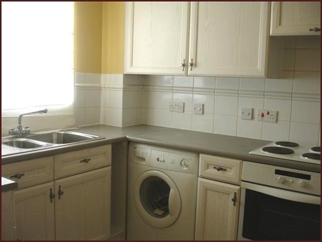  Image of 2 bedroom Flat for sale in Clarence Close New Barnet Barnet EN4 at Clarence Close  New Barnet, EN4 8AD