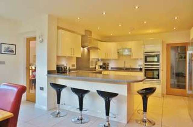  Image of 4 bedroom Detached house for sale in Clevelands Abingdon OX14 at Abingdon, OX14 2EG