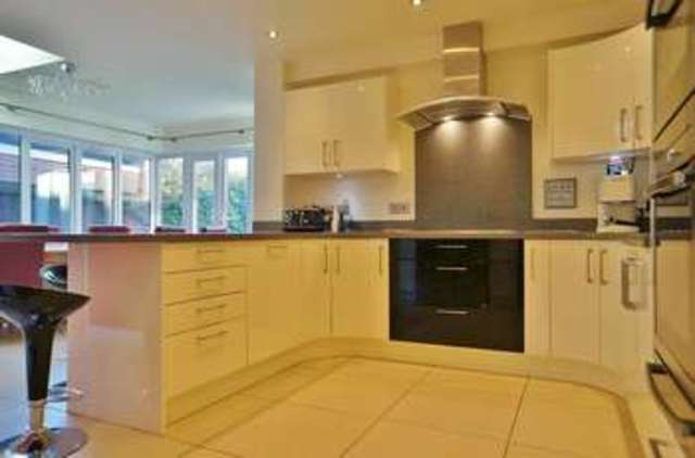  Image of 4 bedroom Detached house for sale in Clevelands Abingdon OX14 at Abingdon, OX14 2EG