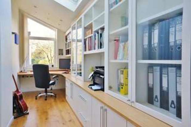  Image of 4 bedroom Detached house for sale in Clevelands Abingdon OX14 at Abingdon, OX14 2EG