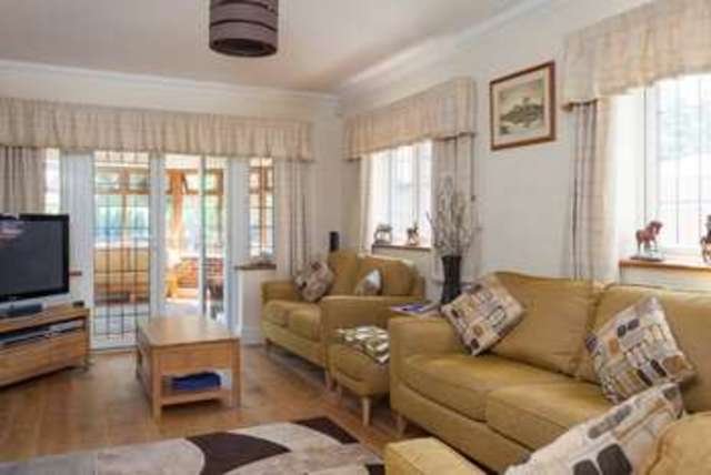  Image of 4 bedroom Detached house for sale in Hilltop Crescent Portsmouth PO6 at Cosham Portsmouth Hampshire, PO6 1BB