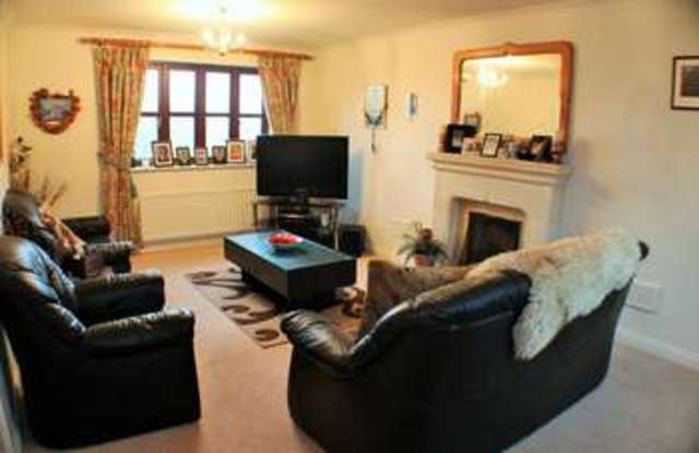  Image of 4 bedroom Detached house for sale in Kintyre Road Cosham Portsmouth PO6 at Cosham Portsmouth Hampshire, PO6 3UH