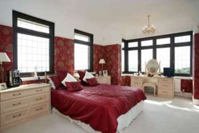  Image of 4 bedroom Detached house for sale in Portsdown Hill Road Portsmouth PO6 at Cosham Portsmouth Hampshire, PO6 1BE