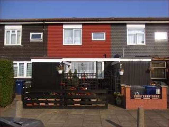  Image of 3 bedroom Terraced house for sale in Crocus Field Barnet EN5 at Crocus Field  Barnet, EN5 2UA