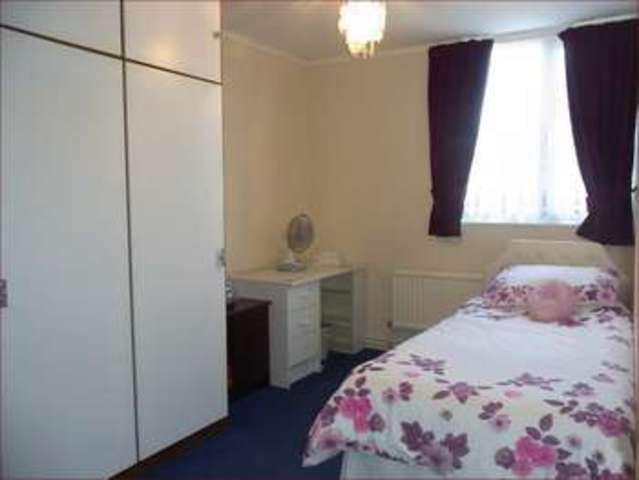  Image of 3 bedroom Terraced house for sale in Crocus Field Barnet EN5 at Crocus Field  Barnet, EN5 2UA