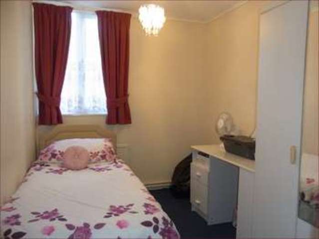  Image of 3 bedroom Terraced house for sale in Crocus Field Barnet EN5 at Crocus Field  Barnet, EN5 2UA