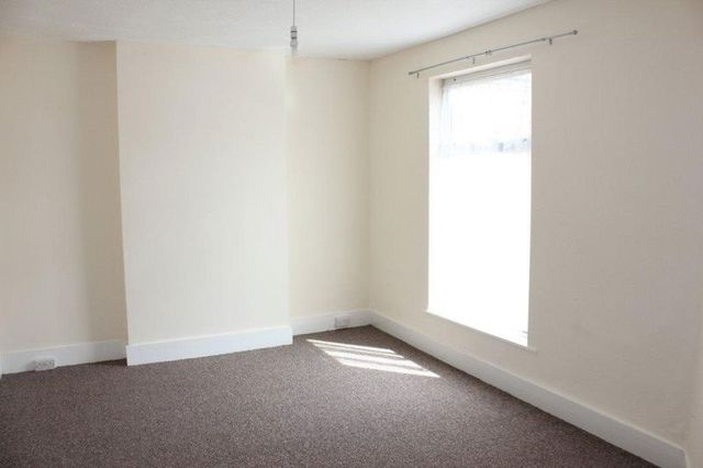  Image of 3 bedroom Terraced house to rent in Croft Road Portsmouth PO2 at Croft Road  Portsmouth, PO2 8AX