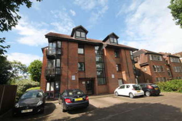 Image of 1 bedroom Flat to rent in Croydon Road Beckenham BR3 at Beckenham Kent Eden Park, BR3 4DA