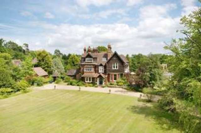  Image of 6 bedroom Detached house for sale in Lockhams Road Curdridge Southampton SO32 at Curdridge Southampton Hampshire, SO32 2BD