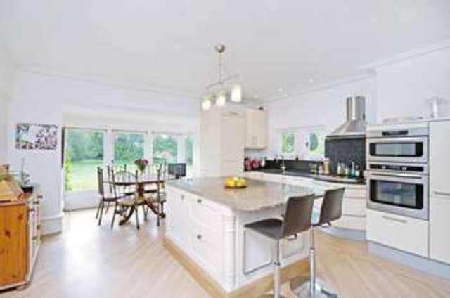 Image of 6 bedroom Detached house for sale in Lockhams Road Curdridge Southampton SO32 at Curdridge Southampton Hampshire, SO32 2BD