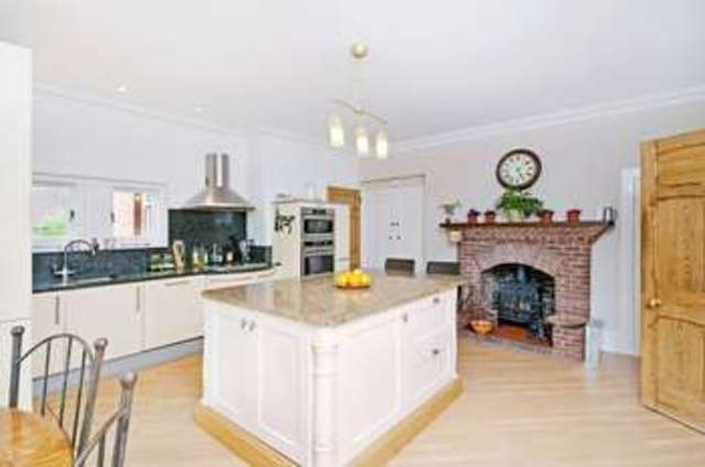  Image of 6 bedroom Detached house for sale in Lockhams Road Curdridge Southampton SO32 at Curdridge Southampton Hampshire, SO32 2BD