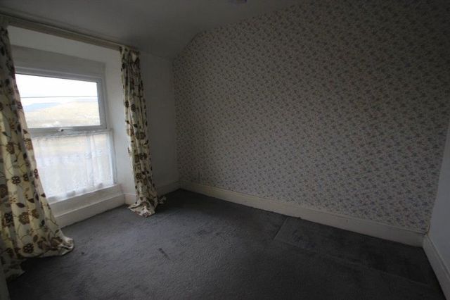  Image of 6 bedroom Terraced house for sale in Cwm-Y-Glo Caernarfon LL55 at Caernarfon, LL55 4DY