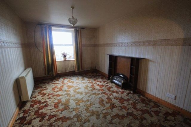  Image of 6 bedroom Terraced house for sale in Cwm-Y-Glo Caernarfon LL55 at Caernarfon, LL55 4DY