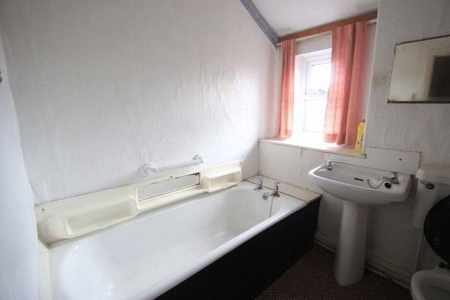  Image of 6 bedroom Terraced house for sale in Cwm-Y-Glo Caernarfon LL55 at Caernarfon, LL55 4DY