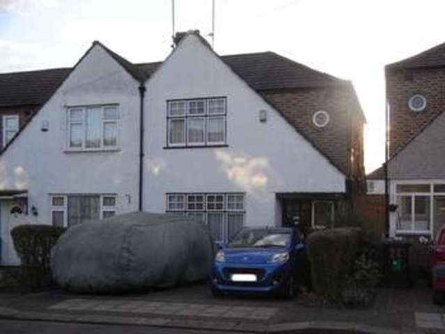  Image of 3 bedroom Property for sale in Dale Close New Barnet Barnet EN5 at Dale Close New Barnet Barnet, EN5 1BH