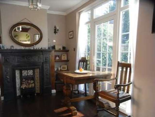  Image of 3 bedroom Property for sale in Dale Close New Barnet Barnet EN5 at Dale Close New Barnet Barnet, EN5 1BH