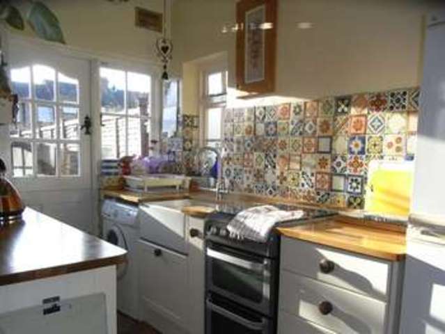  Image of 3 bedroom Property for sale in Dale Close New Barnet Barnet EN5 at Dale Close New Barnet Barnet, EN5 1BH