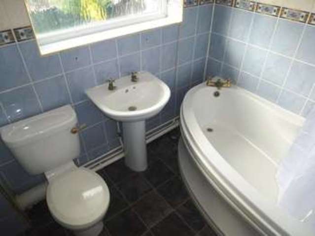  Image of 3 bedroom Semi-Detached house to rent in Darsway Castle Donington Derby DE74 at Castle Donington Derby Derbyshire, DE74 2RZ