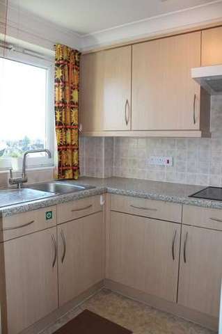  Image of 1 bedroom Flat for sale in Havant Road Cosham Portsmouth PO6 at Drayton Portsmouth Hampshire, PO6 2HZ