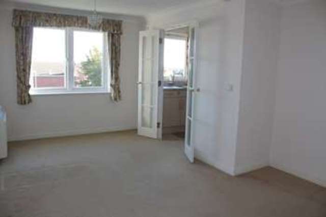  Image of 1 bedroom Flat for sale in Havant Road Cosham Portsmouth PO6 at Drayton Portsmouth Hampshire, PO6 2HZ