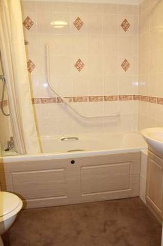  Image of 1 bedroom Flat for sale in Havant Road Cosham Portsmouth PO6 at Drayton Portsmouth Hampshire, PO6 2HZ