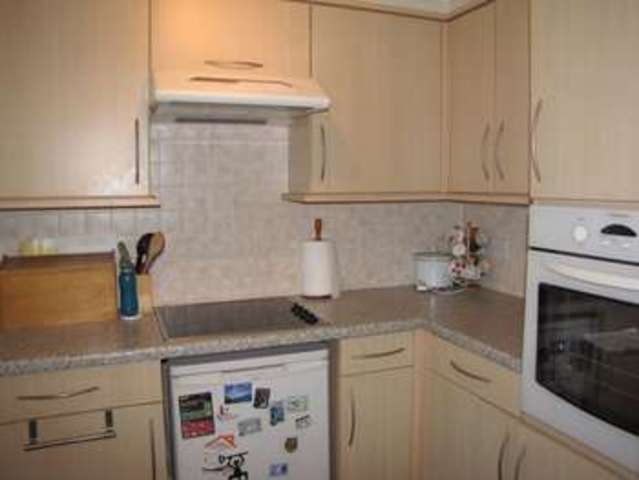  Image of 1 bedroom Flat for sale in Havant Road Cosham Portsmouth PO6 at Drayton Portsmouth Hampshire, PO6 2JA